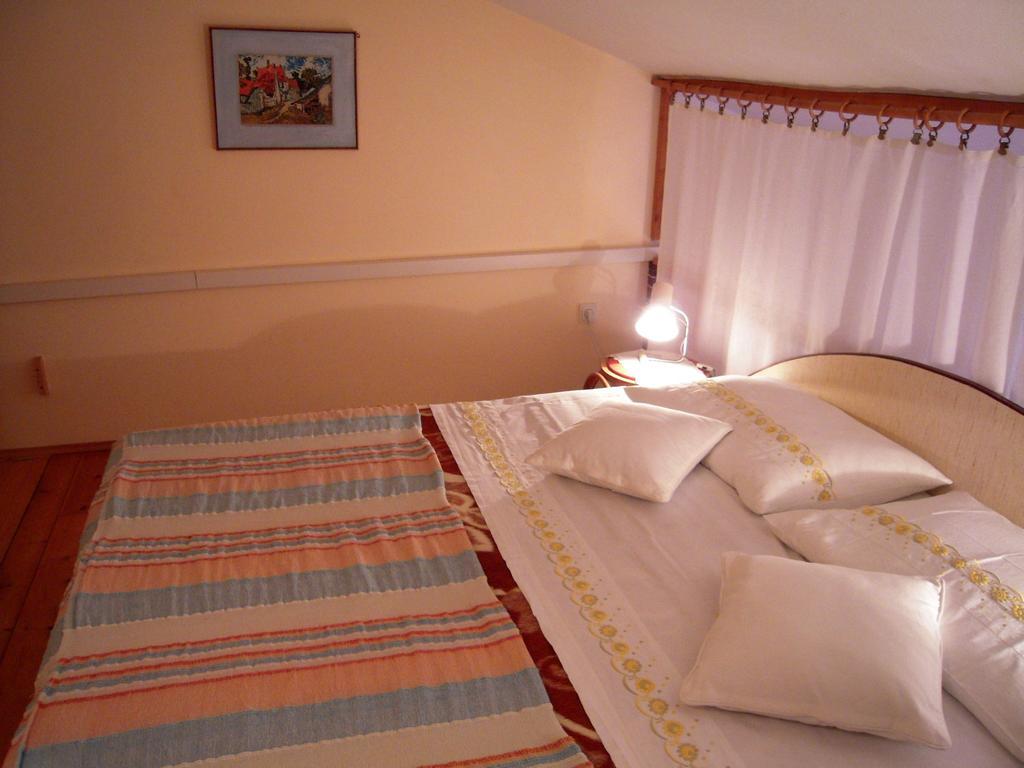 Apartments Ljuba I Mare Malinska Eksteriør billede