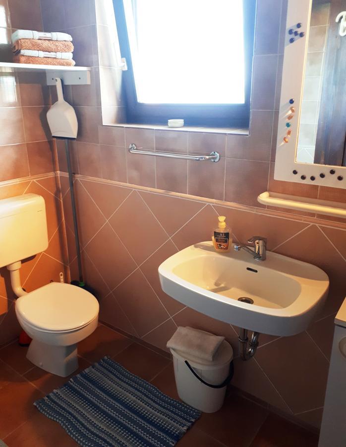 Apartments Ljuba I Mare Malinska Eksteriør billede